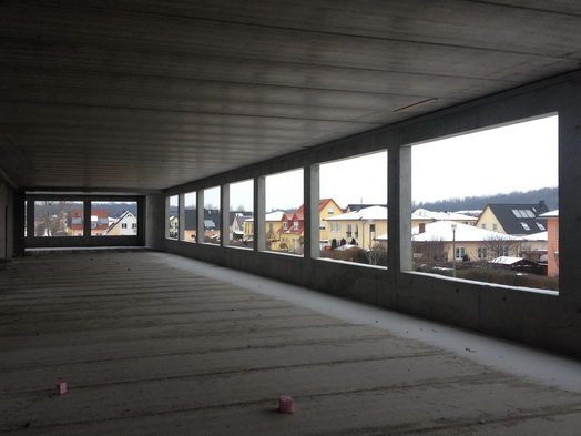 Rohbau der Fuchsberg-Grundschule mit Fensterband