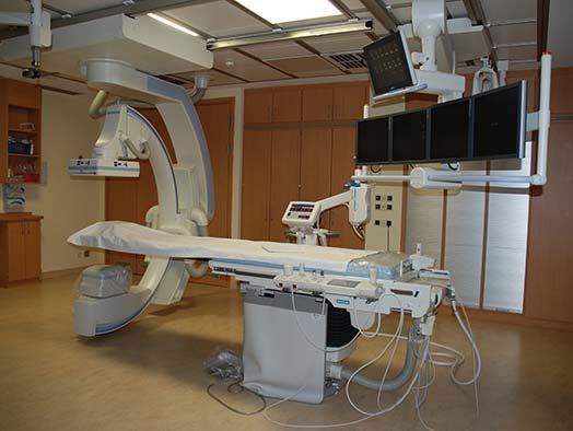 Untersuchungsraum mit Angiographieanlage im Röntgenhaus