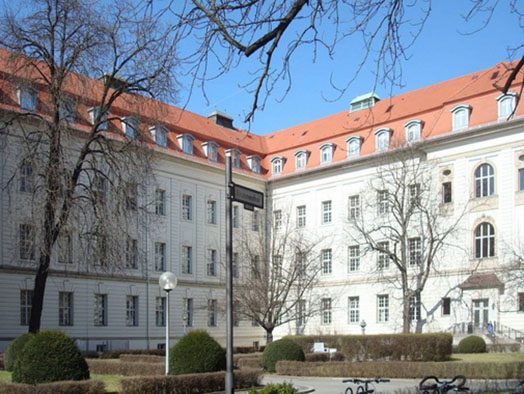 Gebäude des Deutschen Herzzentrums Berlin mit Station H3